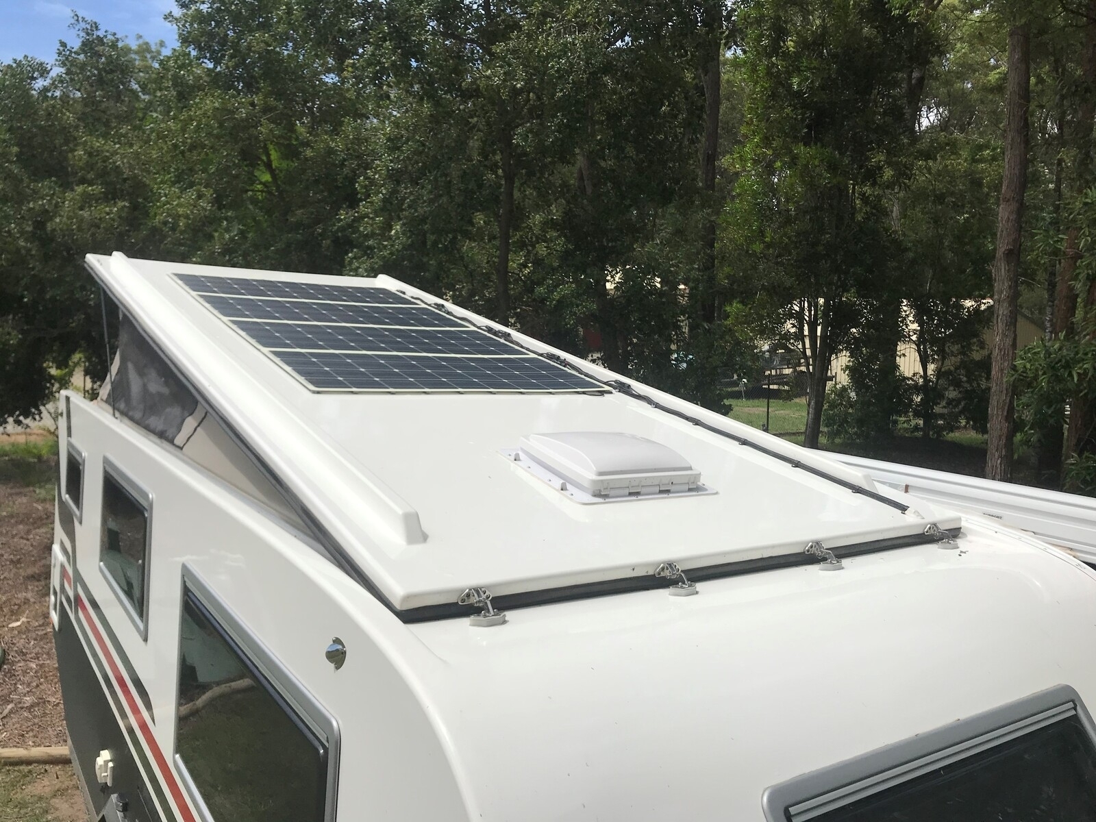 Sunman eArc 4 x 100W Flexible Solar Panel with Victron SmartSolar