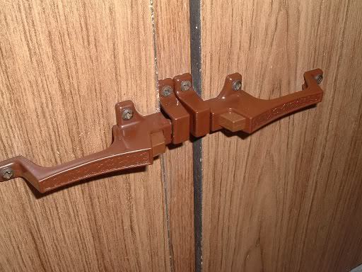 1126 C/BOARD CATCH BRN -2PART