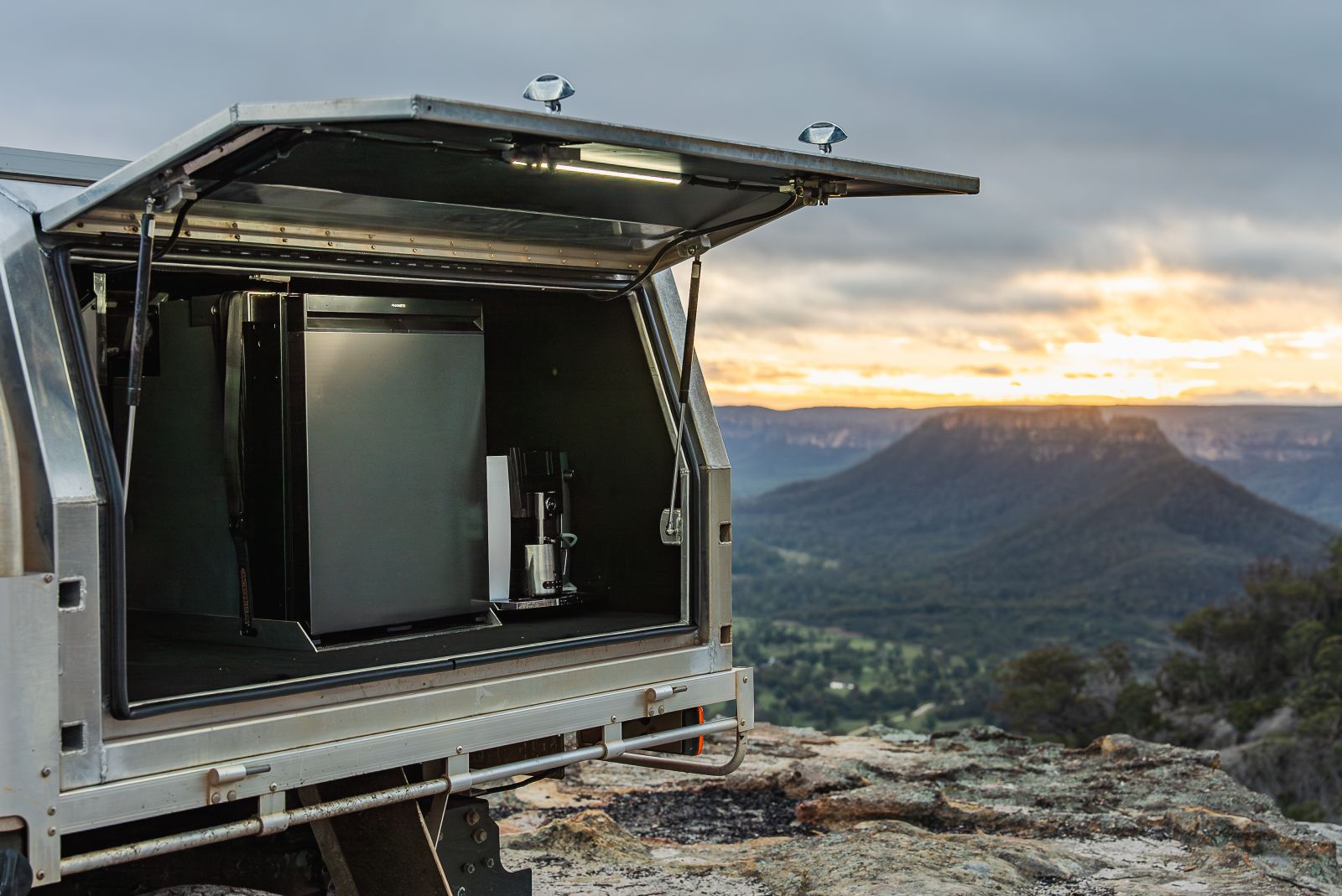 4wd canopy fridge