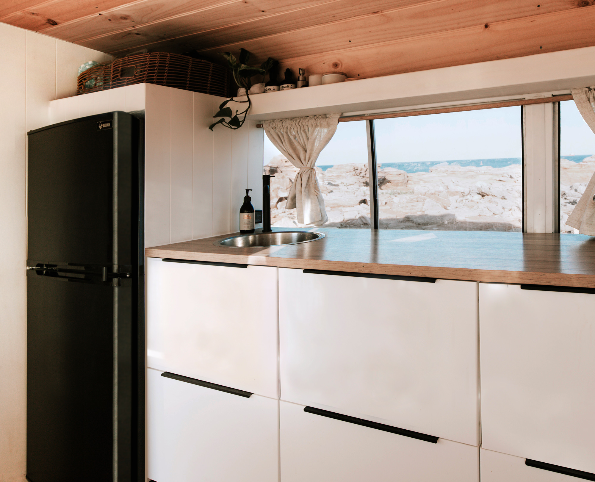 How to Choose Between a Cooler Box & a Refrigerator for Your Caravan